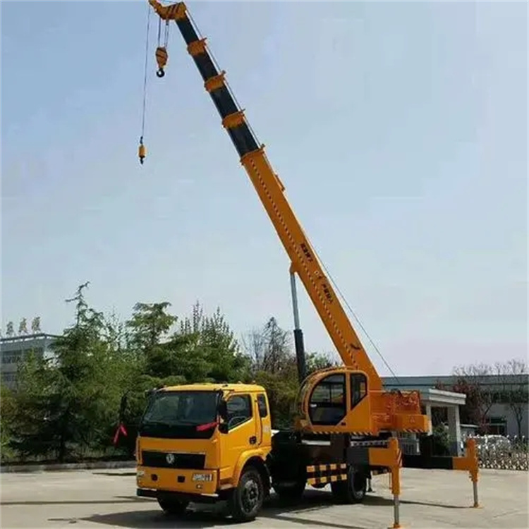 电白钢筋笼入孔时,由吊车采用单点起吊